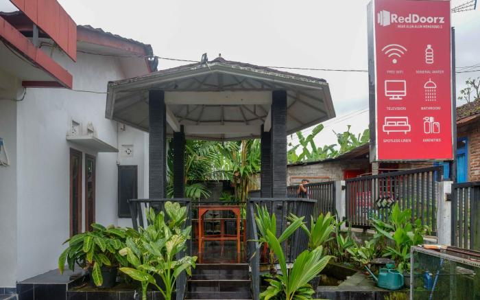 RedDoorz near Alun Alun Wonosobo 2