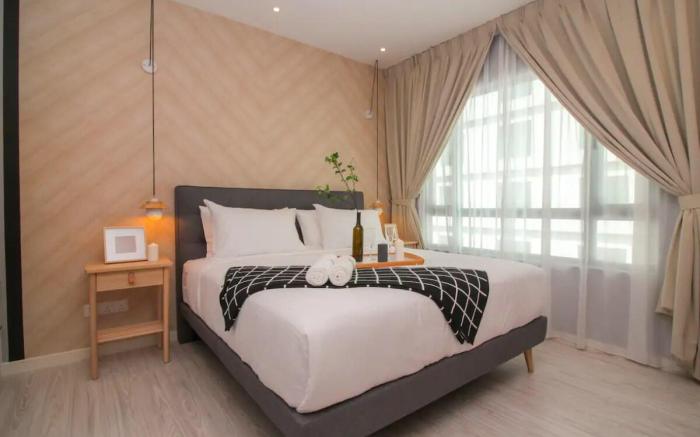 Emperor Suite . Suasana @ 2BR 4Pax near CIQ