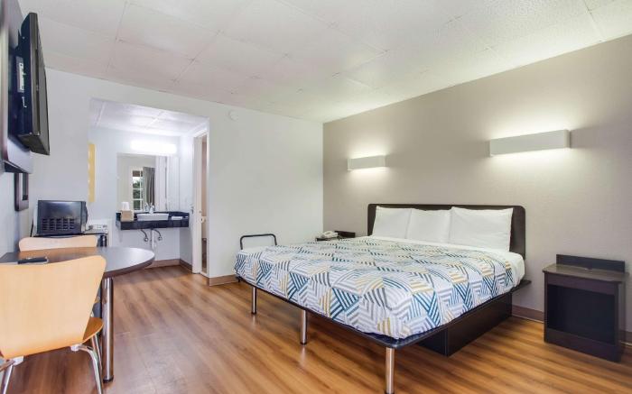 Motel 6 Walterboro, SC