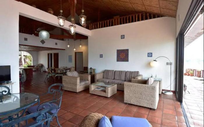 Kasbah Remo Villa with a pool in Puerto Galera