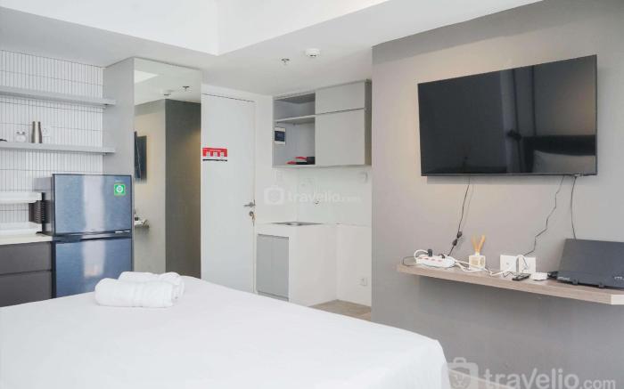 Warm & Simply Studio Urbantown Serpong By Travelio