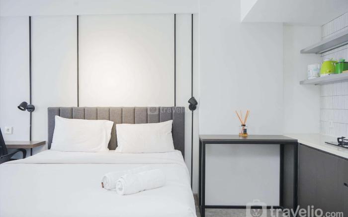 Warm & Simply Studio Urbantown Serpong By Travelio