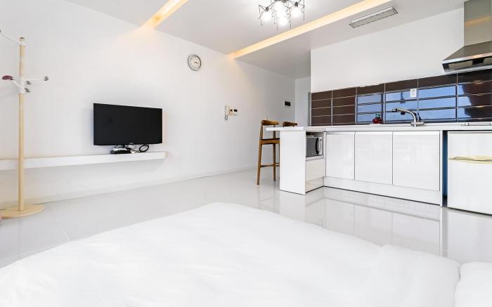 Namhae Spring, Summer, Fall, Winter Pet-