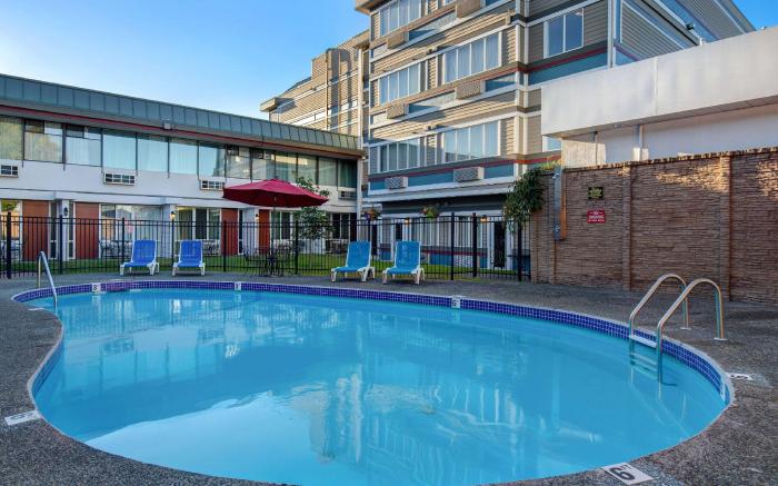 Days Inn by Wyndham Victoria Airport Sidney