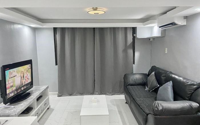 IV’s Condo w/ Netflix, Wifi & Karaoke