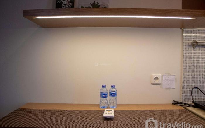 Modern and Classic 1BR at Evenciio Apt By Travelio