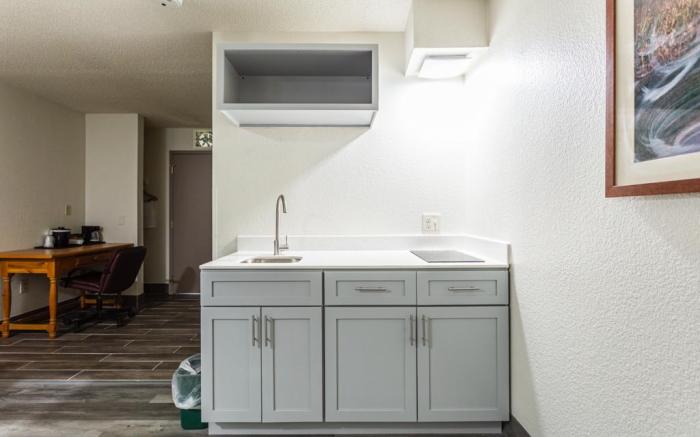 Lancaster Inn & Suites 