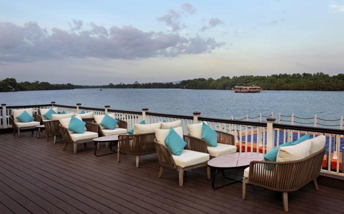 CASTLE BAYVIEW RESORT & SPA