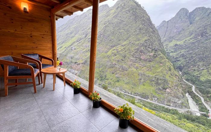 Blue Poppy premier Joshimath