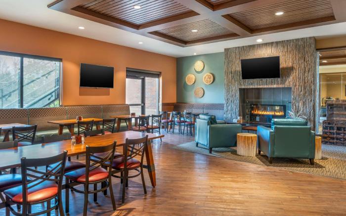 Best Western Premier Boulder Falls Inn