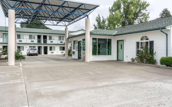 Motel 6 Albany, OR