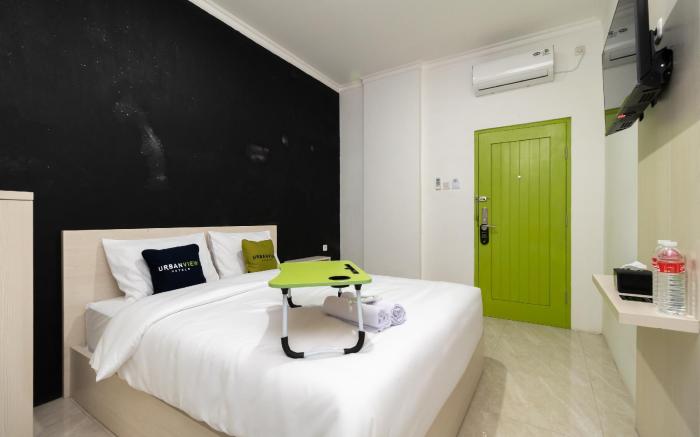 Urbanview Hotel Bizhome Artha Gading Boulevard by RedDoorz