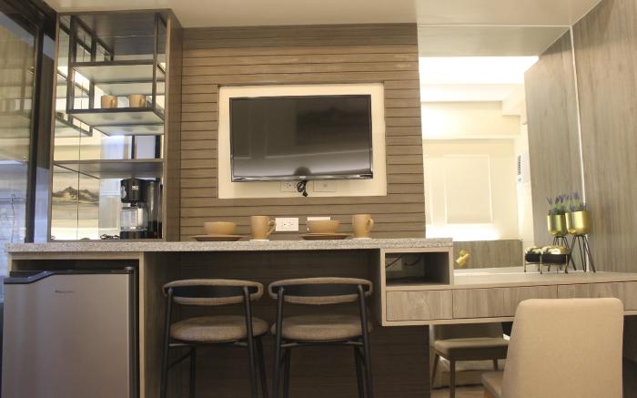 Condo near Ayala IT Park Cebu Wifi Balcony