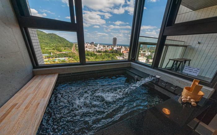 島的那邊-無邊際泳池海景溫泉名宿