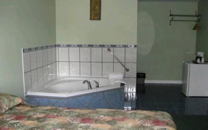 Perth Plaza Inn & Suites