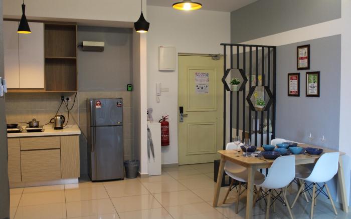 Atlantis 1BR 4-6pax Pool & Sea View 5min to Jonker