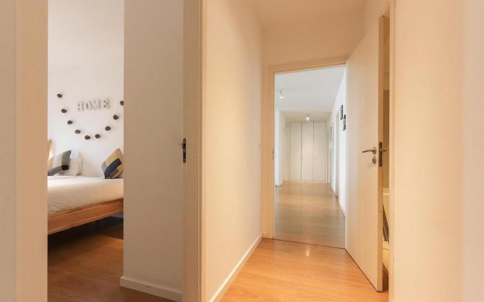 MODERN & BRIGHT AVENIDAS NOVAS by HOMING