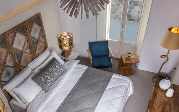 One Bedroom Panoramic - White & Co