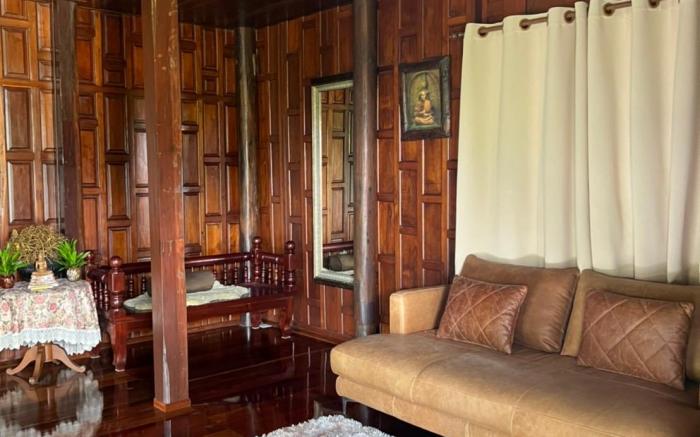 Traditional Thai house บ้านเรือนไทย ใกล้หาดระยอง