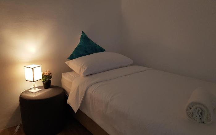 Stellka cheerful townhouse near the beach and city