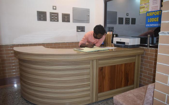Airport Lodge