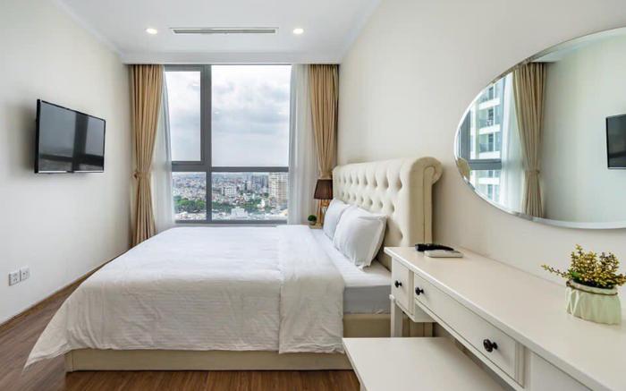 Spacious Apt with City View at Landmark Plus