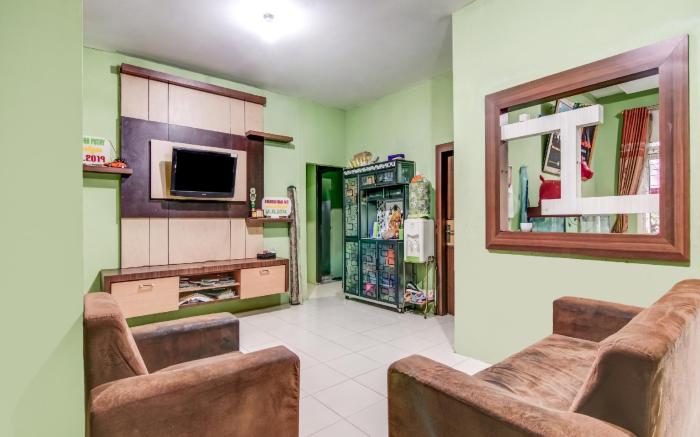 SPOT ON 91875 Nayla Homestay Syariah Near Koro Koro Panam, Karaoke, Pool, & Cafe