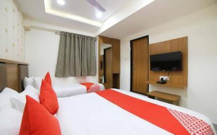 Hotel G L Residency