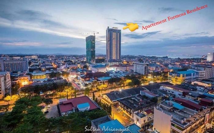 Wiwi Formosa Residence-King bed-Balcony-Netflix