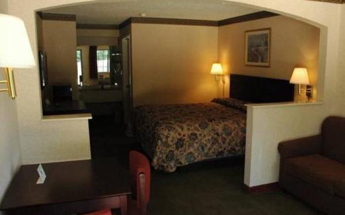 Majestic Inn