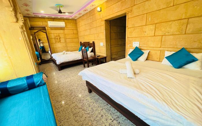 Hotel Gujarati Palace