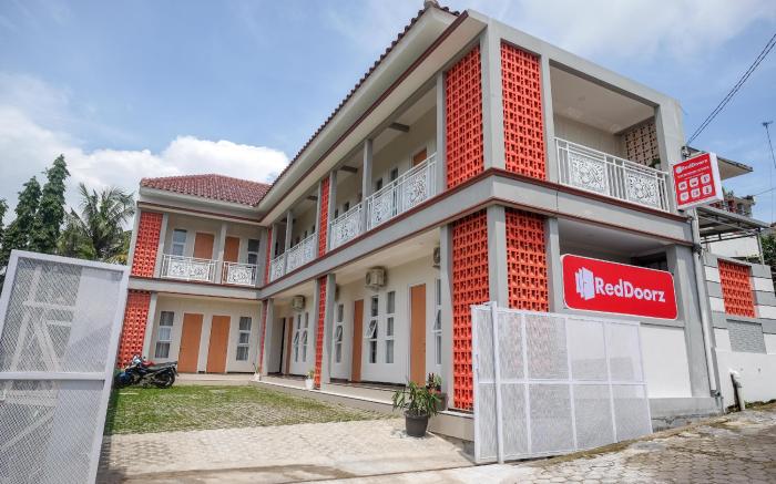 RedDoorz Syariah near Universitas Tidar Magelang