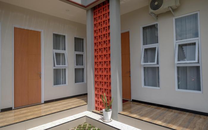 RedDoorz Syariah near Universitas Tidar Magelang