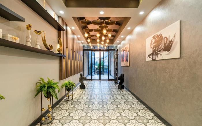 Monezza Hotel