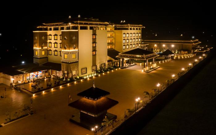 Shyama Sarovar Portico