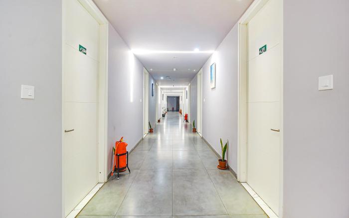 FabHotel SSR Fern Suites - 100M from GSM Mall Madeenaguda