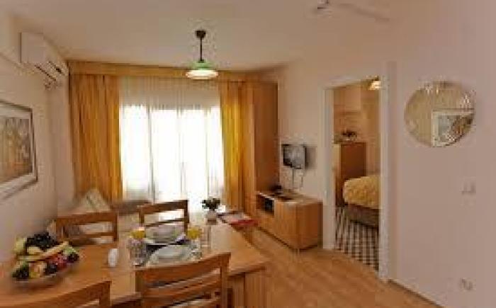 three apples suites