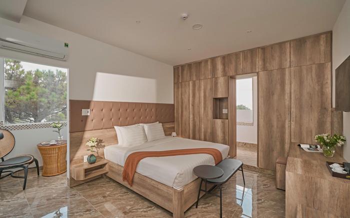 CALIFORNIA HOTEL