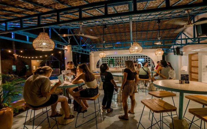 Mad Monkey Panglao