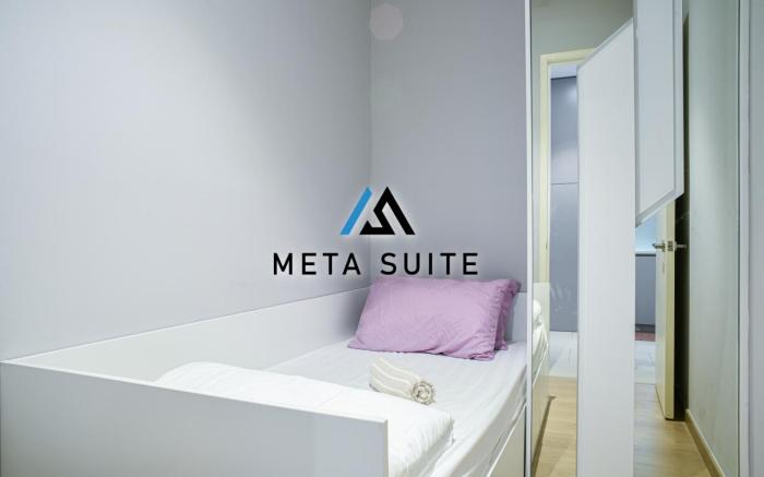 Sky pool 4 star hotel grade stay in i-City 9