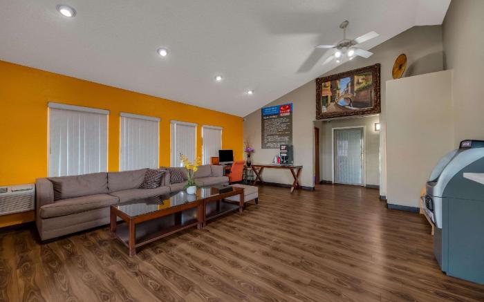 Econo Lodge San Antonio near SeaWorld - Medical Center