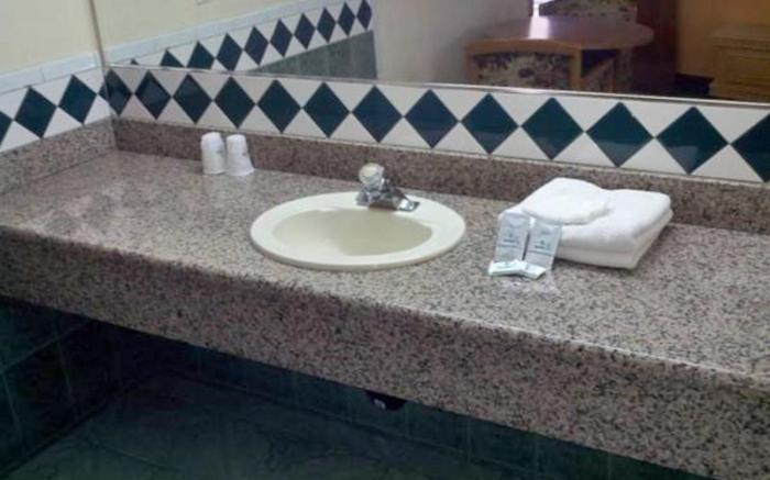 Golden West Manor Motel