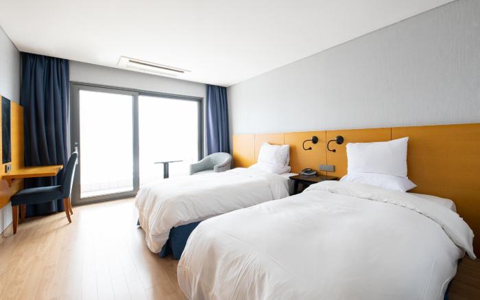 Asia Lakeside Hotel