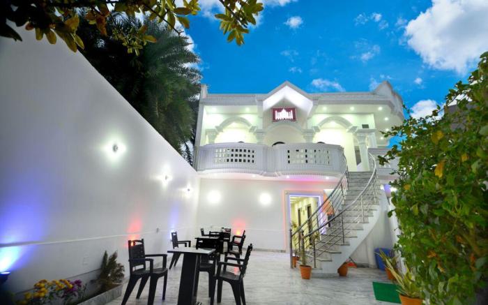 Taj Square A luxurious family homestay