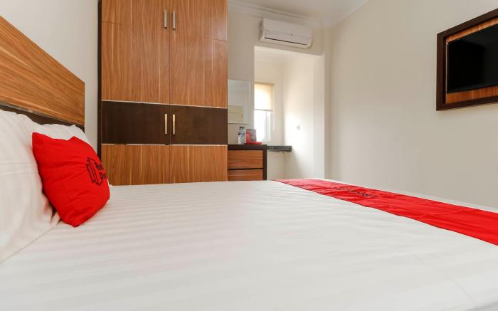 RedDoorz Plus near Palembang Square Mall
