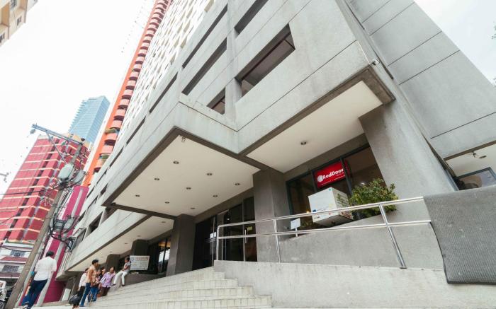 RedDoorz @ Bel Air Soho Suites Makati