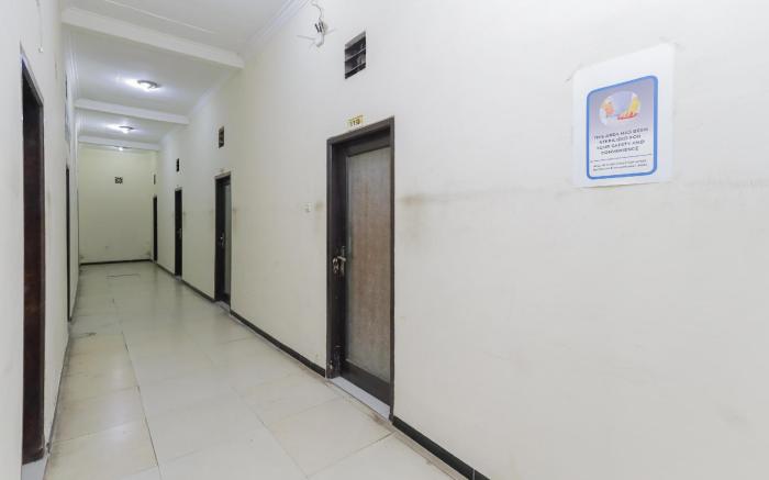 RedDoorz Plus near Museum Angkut Batu 4