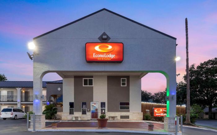 Econo Lodge Inn & Suites Near Lackland AFB