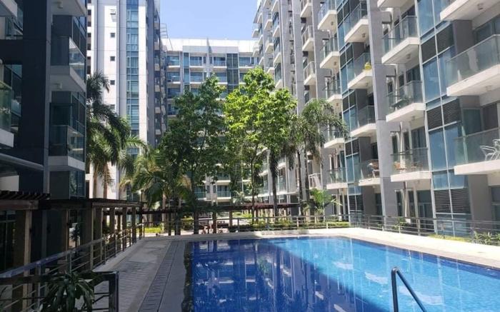 Studio unit infront of terminal 3 w/ stunning view