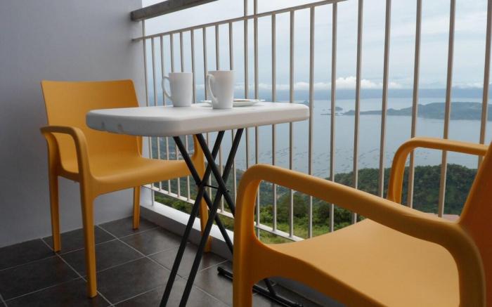 Blowing in the Wind - Deluxe Lake View Apartment